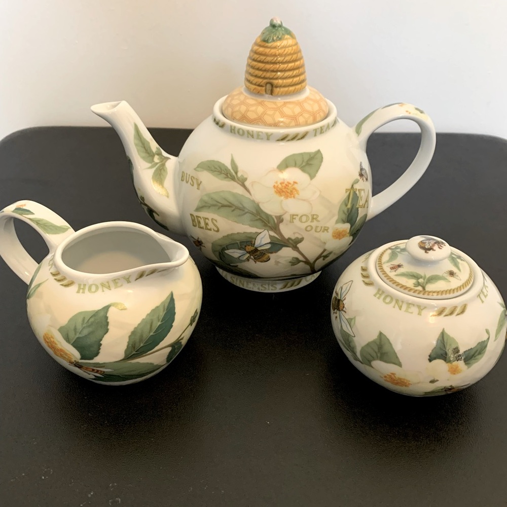 Teapot Creamer Sugar Set Honeybee Beehive “Tea & Honey” from Cardew Design